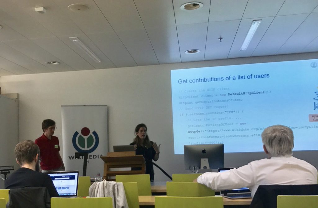 Cristina Sarasua presenting